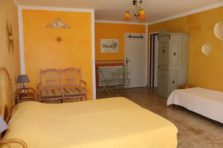 Room 3 of 16