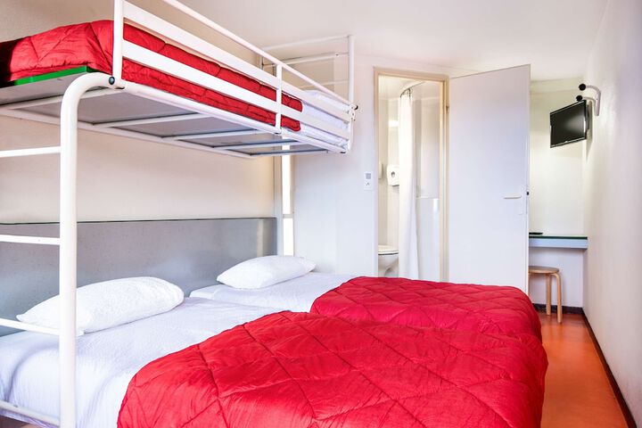 Room 8 of 34