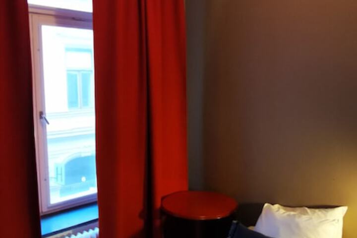 Room 10 of 50