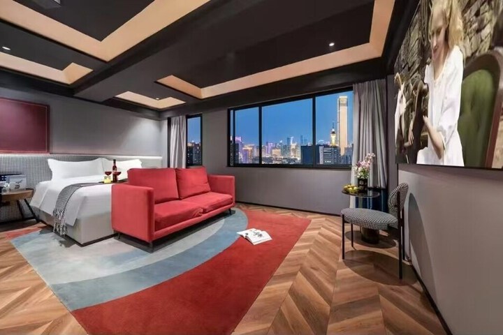 Room 22 of 28
