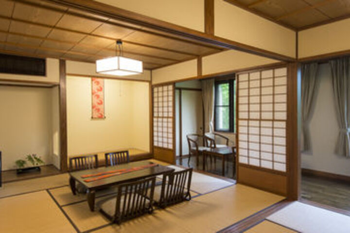 Room 15 of 28