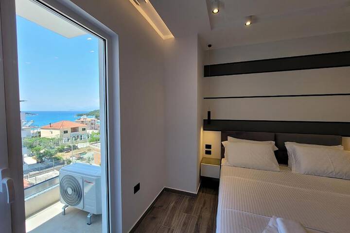 Room 9 of 33