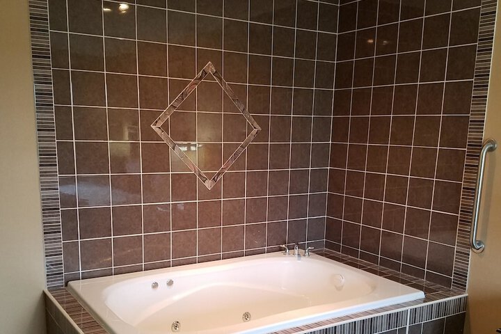 Jetted tub