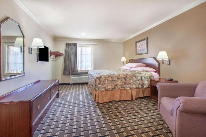 1 King Bed (1 of 6)