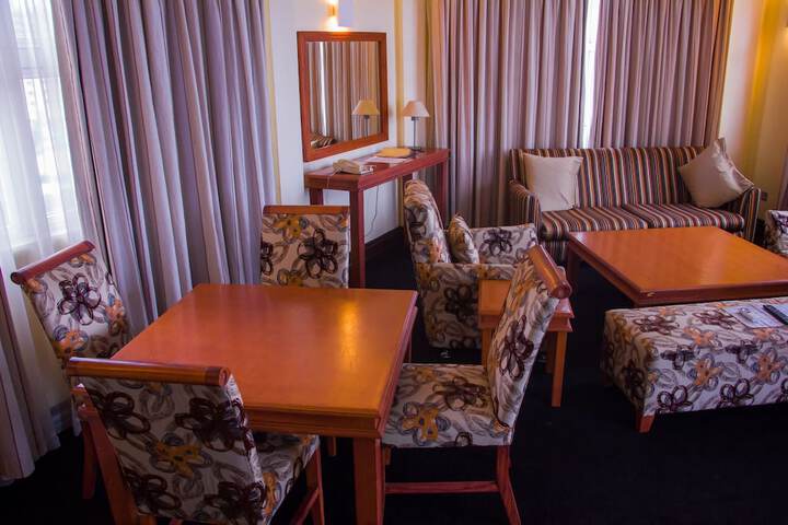 Room 16 of 115