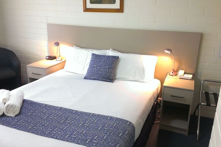 Room 12 of 99