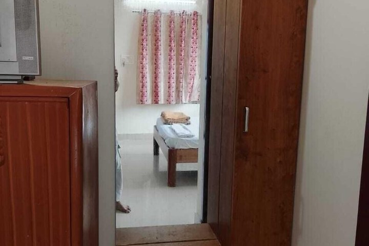 Room 5 of 28