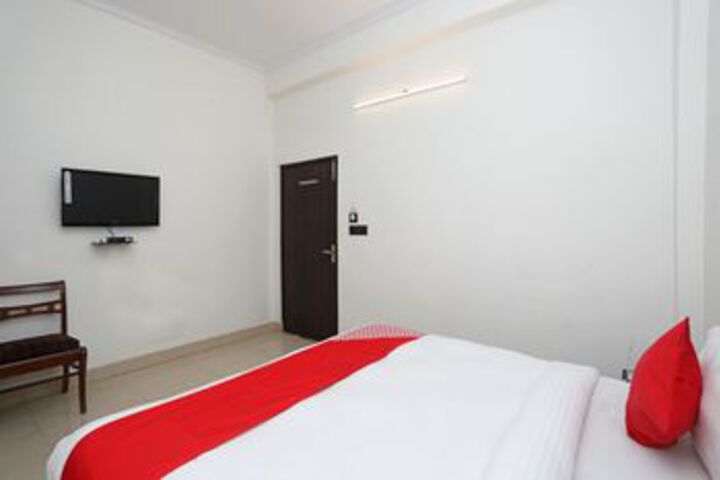 Room 9 of 20