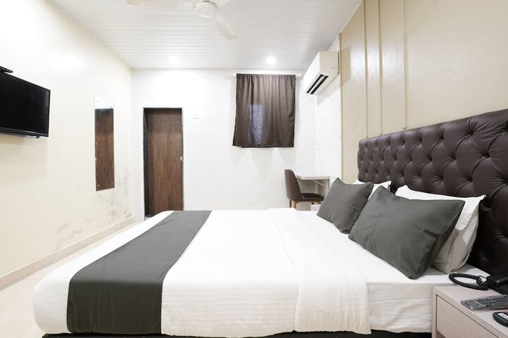 Room 11 of 32