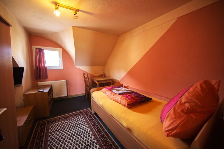 Room 13 of 22