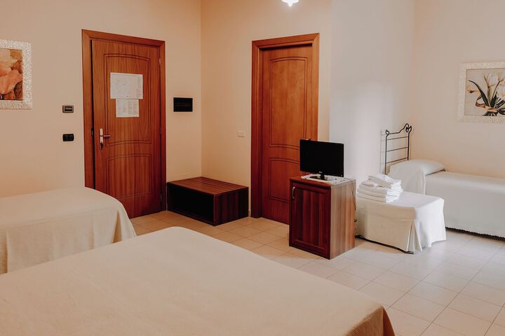 Room 13 of 36