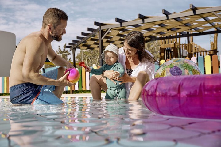 Pool 30 of 99