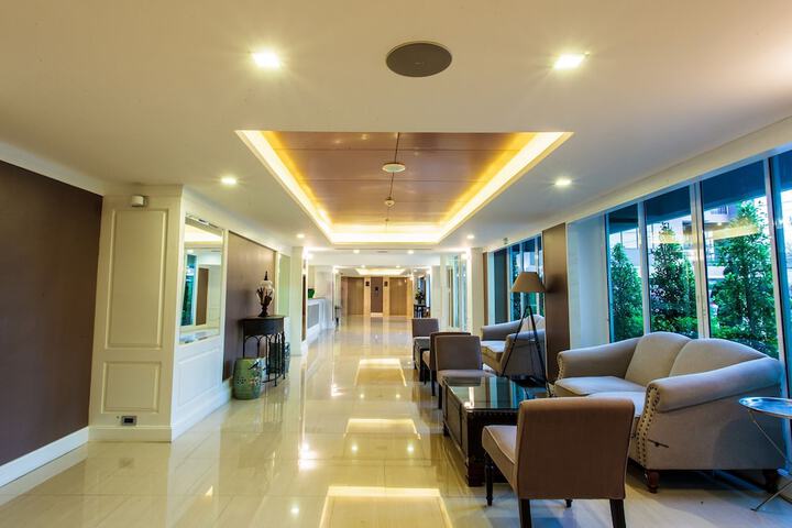 Entrance & Lobby