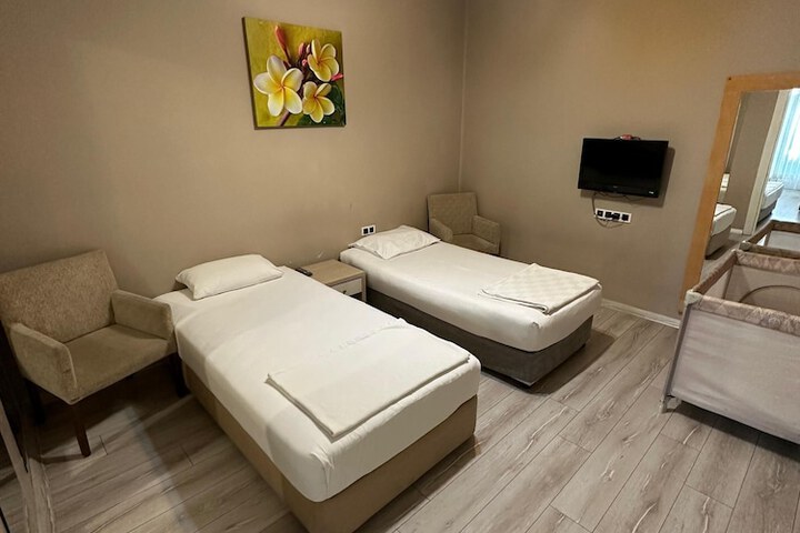 Room 12 of 77
