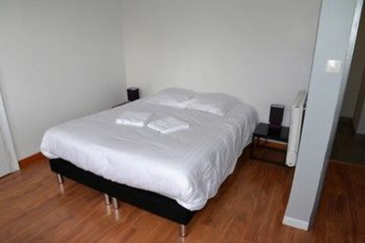 Room 4 of 15