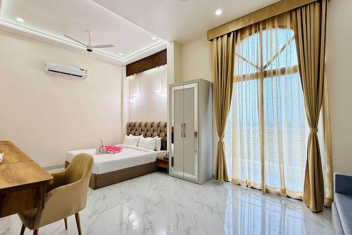 Room 104 of 176