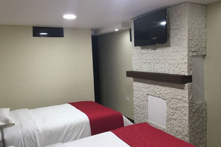 Room 6 of 33