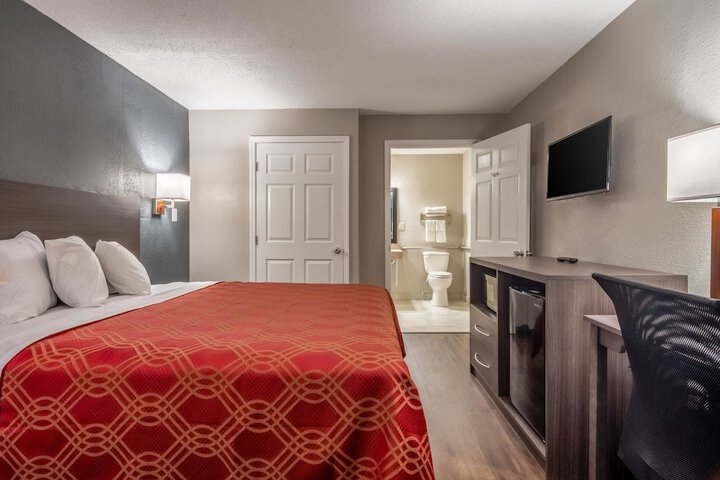 1 King Bed (8 of 13)