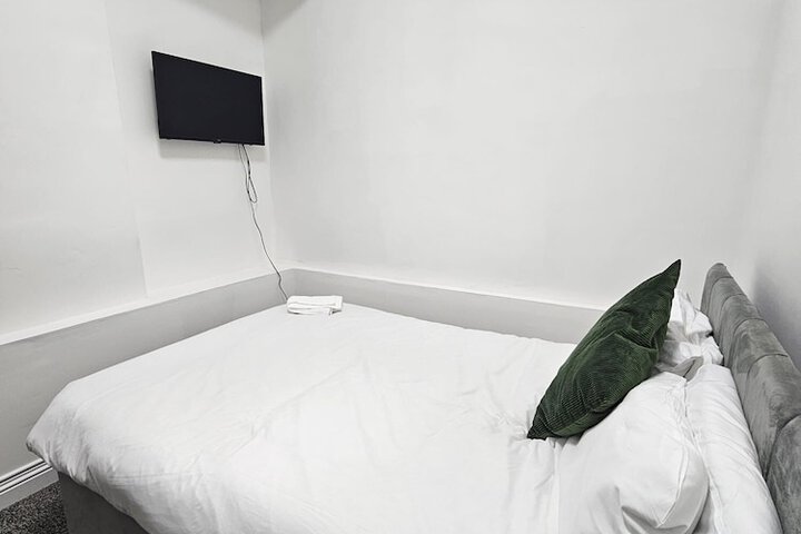 Room 4 of 38