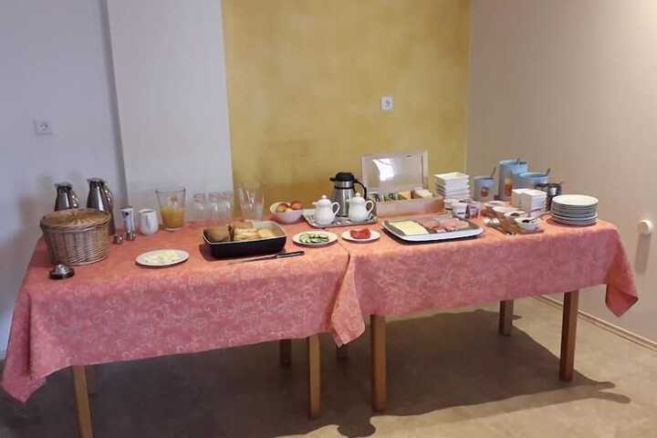 Dining 9 of 10