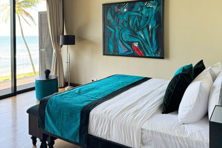 Room 5 of 99