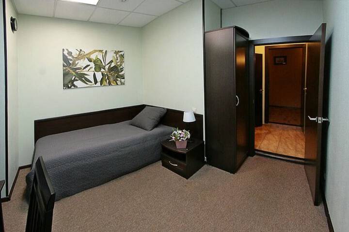 Room 21 of 40