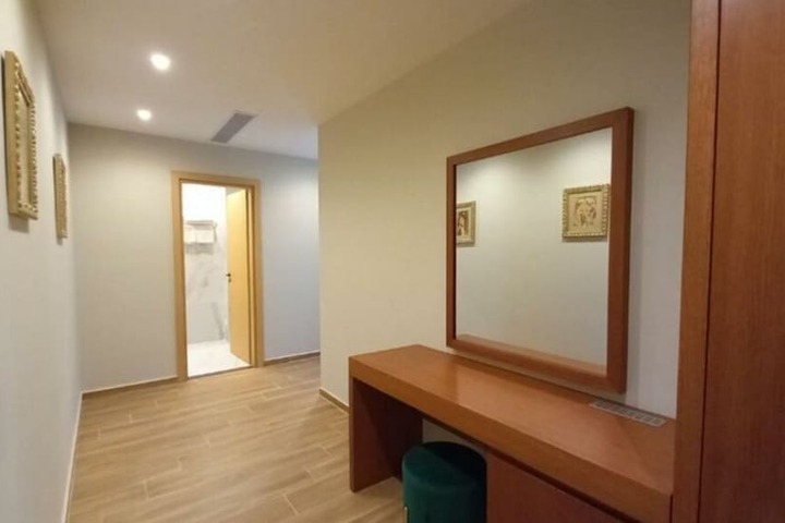 Room 34 of 104