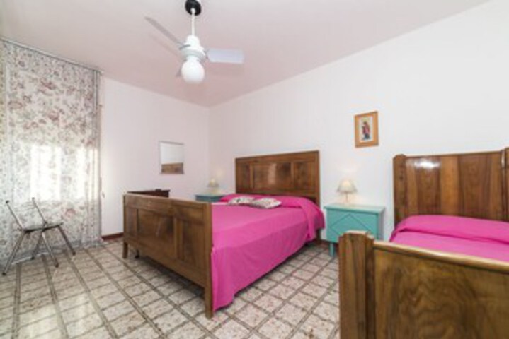 Room 10 of 13