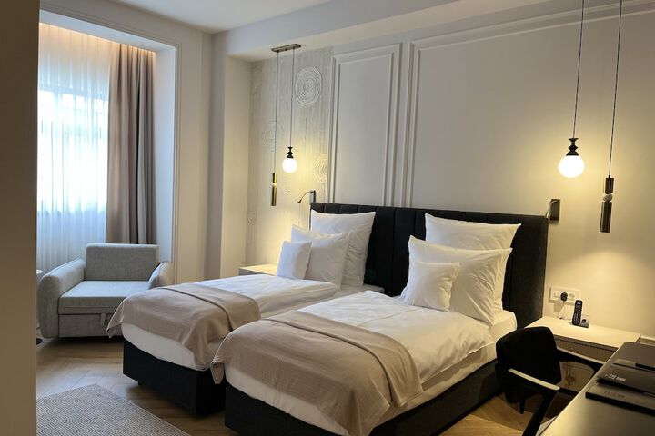 Room 6 of 45
