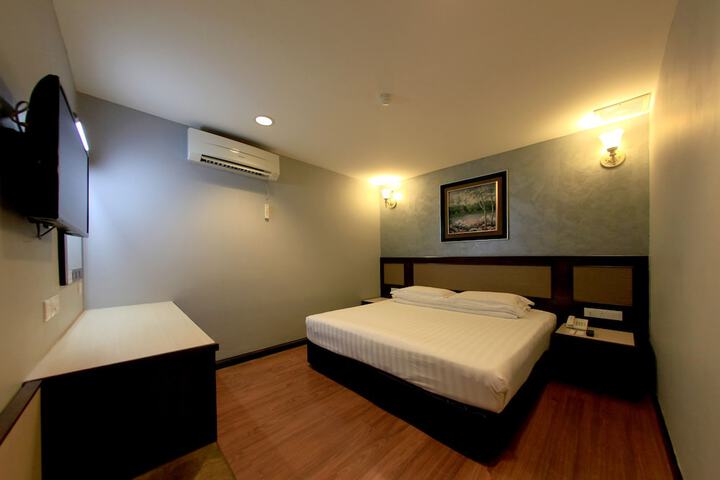 Room 27 of 53