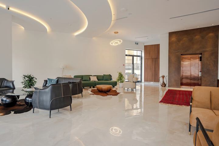 Lounge 40 of 52