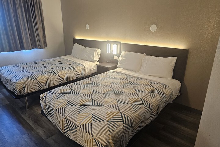 Room 5 of 40