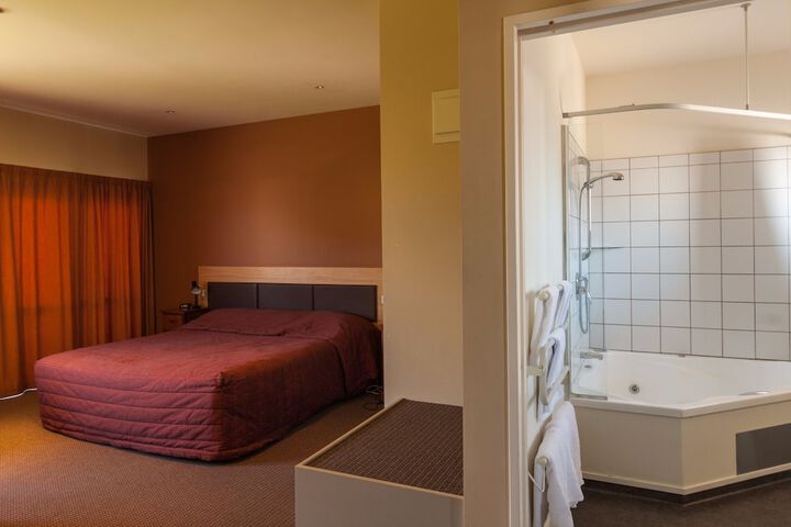 Room 6 of 40