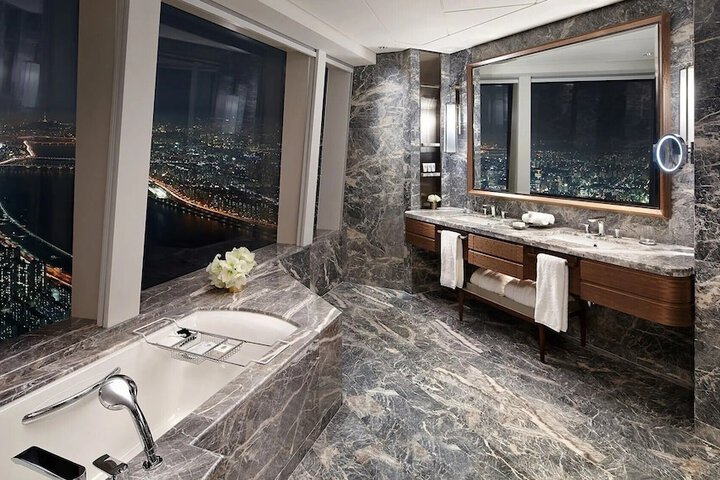 Room 73 of 124