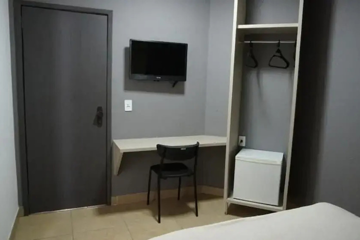 Room 7 of 14