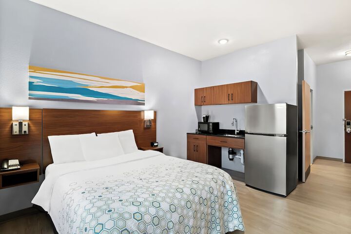 Studio 2 Queen Beds (7 of 13)
