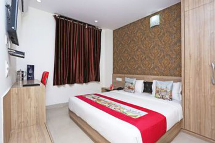 Room 11 of 25