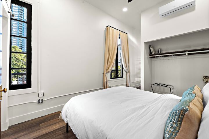Room 3 of 191