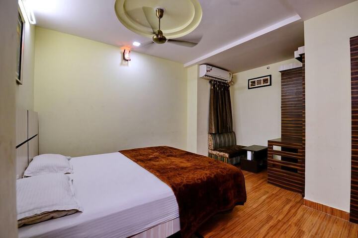 Room 13 of 20