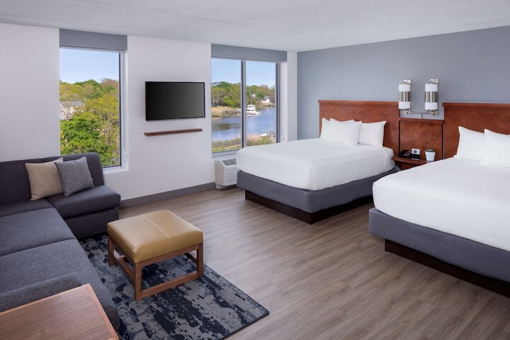 Quadruple Accessible Queen Size Bed (7 of 10)