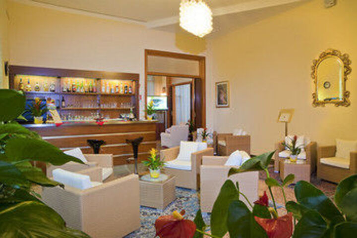 Hotel Bar