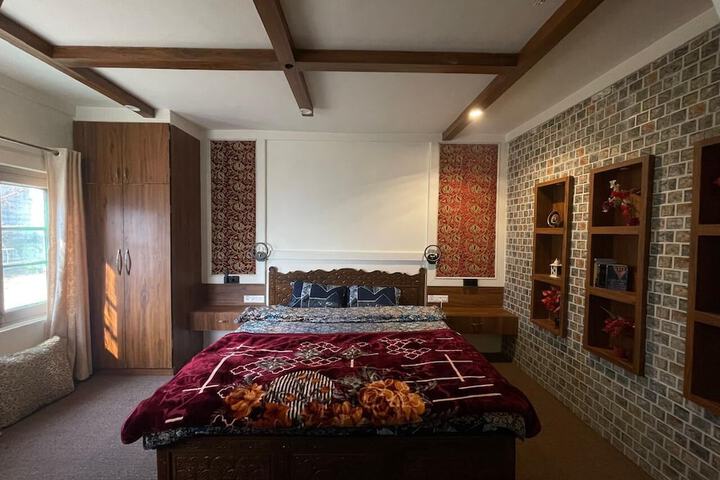 Room 2 of 26