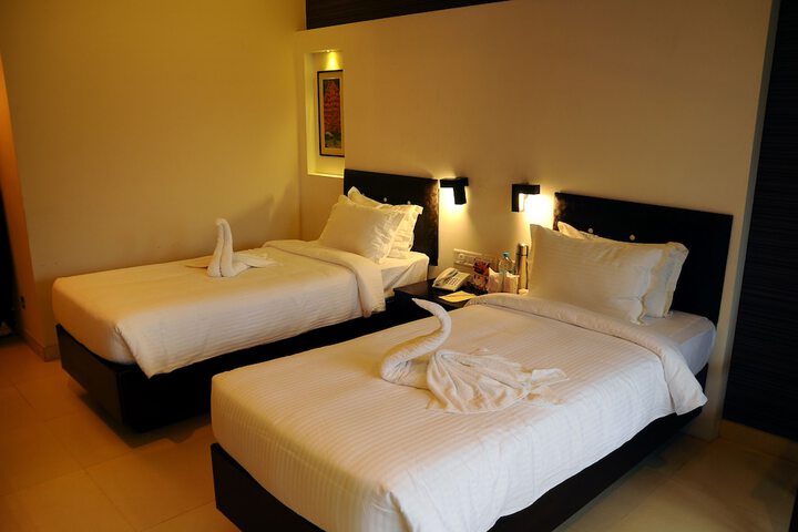 Room 9 of 33