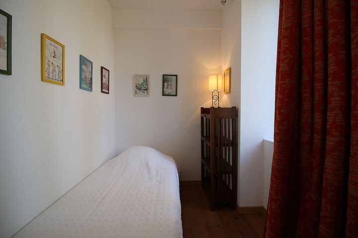 Room 20 of 48