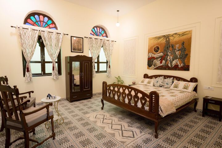 Room 2 of 28