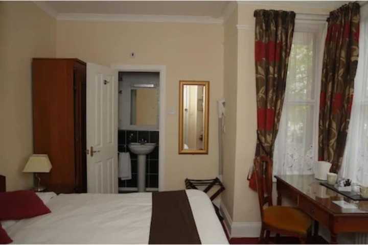 Room 11 of 39