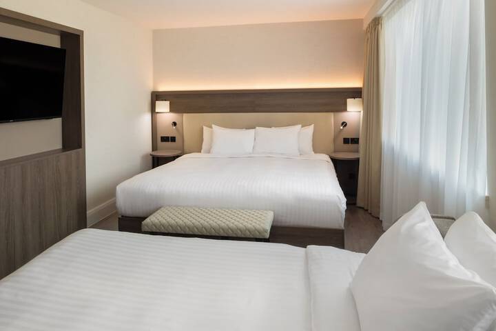 Room 10 of 14