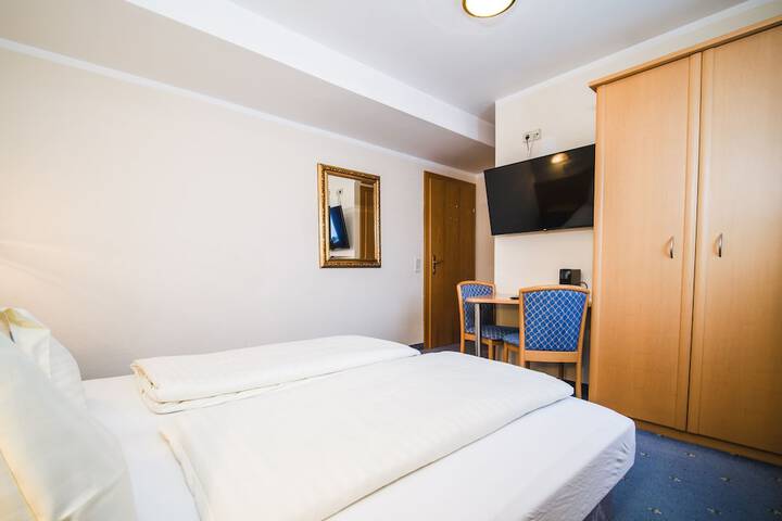 Room 15 of 26