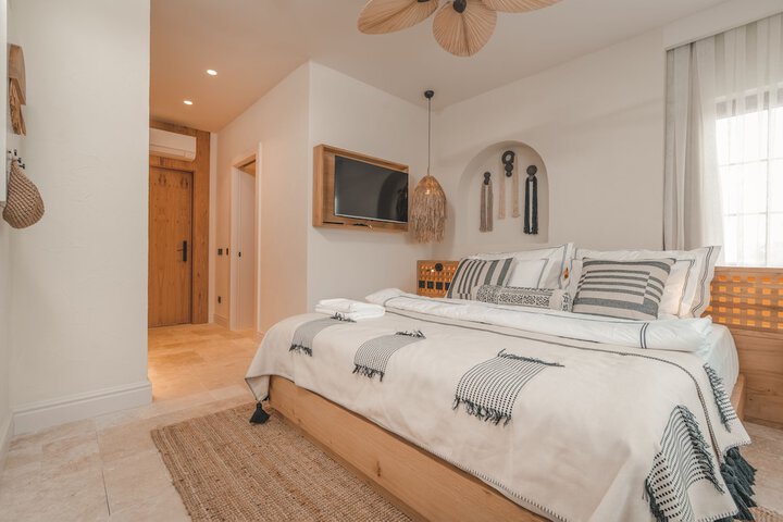 Room 6 of 50