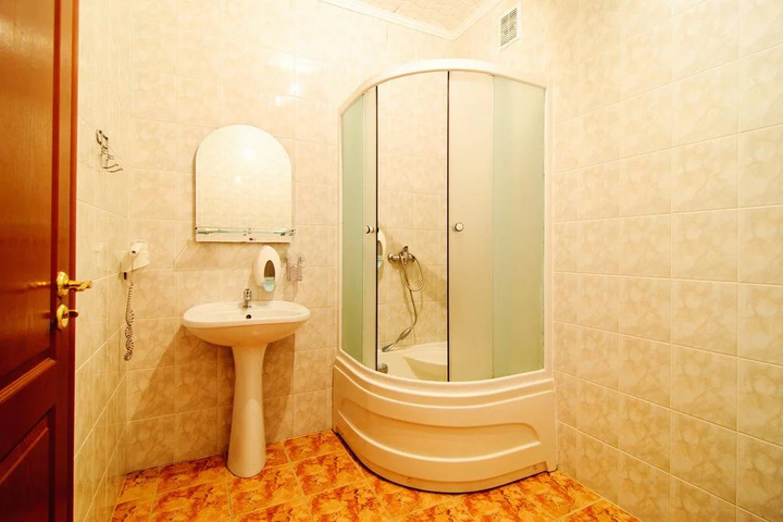 Room 8 of 12